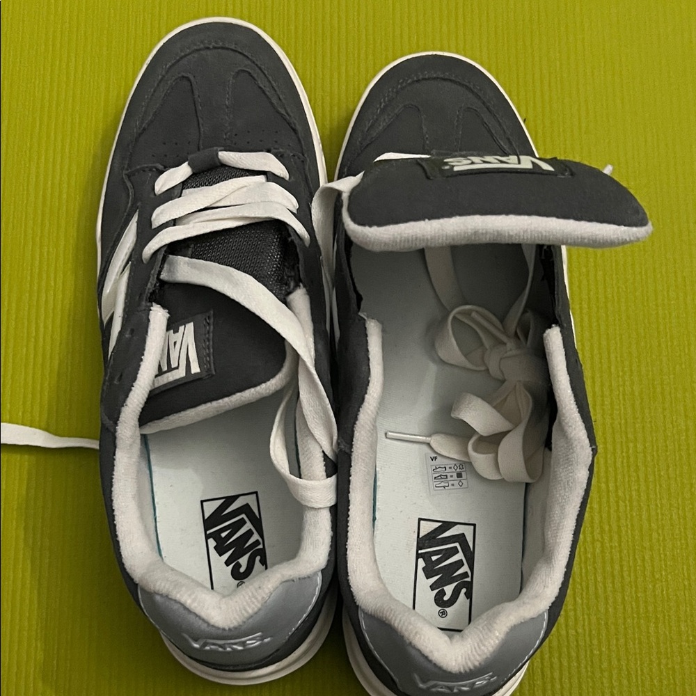 Vans Black and White Men's Sneakers - Picture 3 of 8